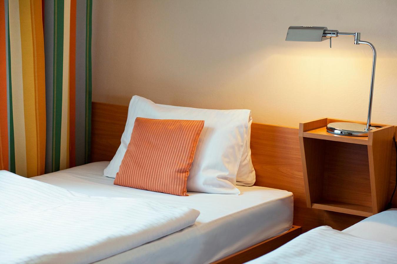 Hotel Benica เบเนชอฟ ภายนอก รูปภาพ