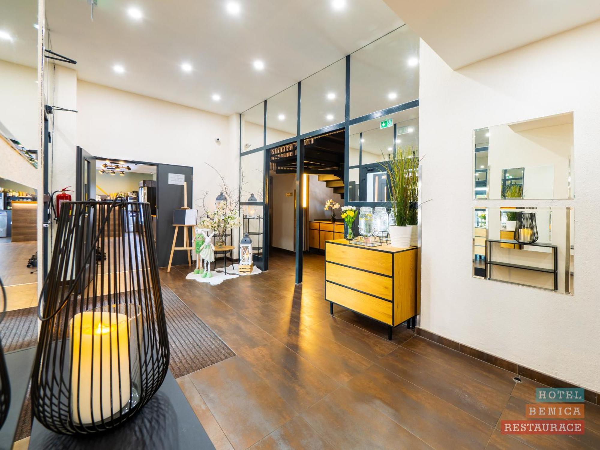 Hotel Benica เบเนชอฟ ภายนอก รูปภาพ
