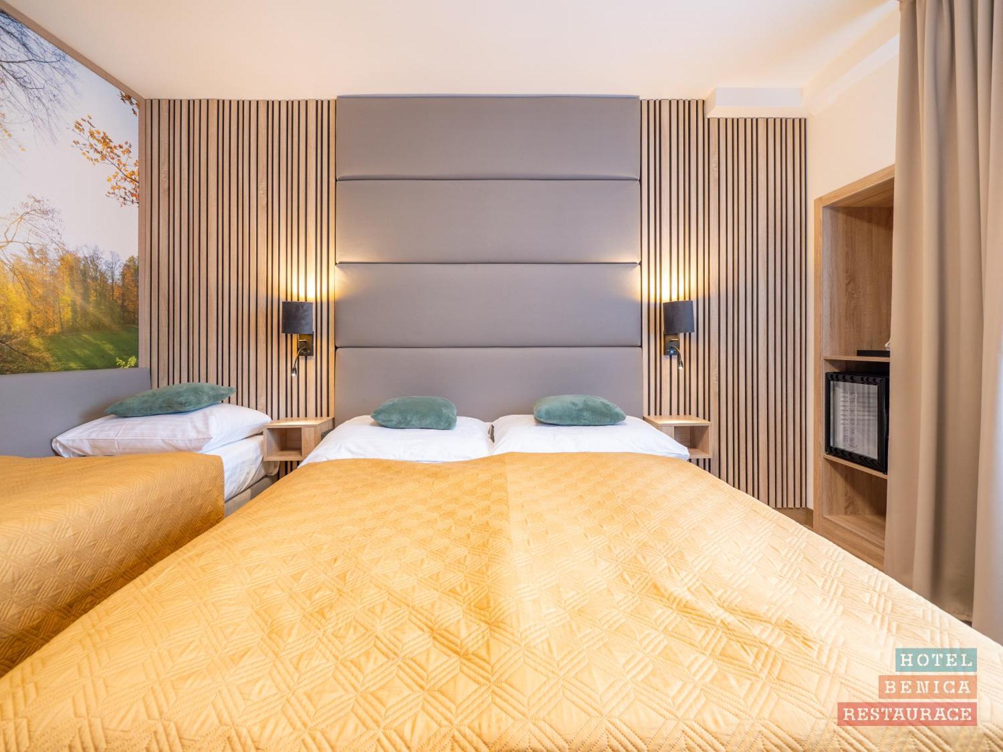 Hotel Benica เบเนชอฟ ภายนอก รูปภาพ