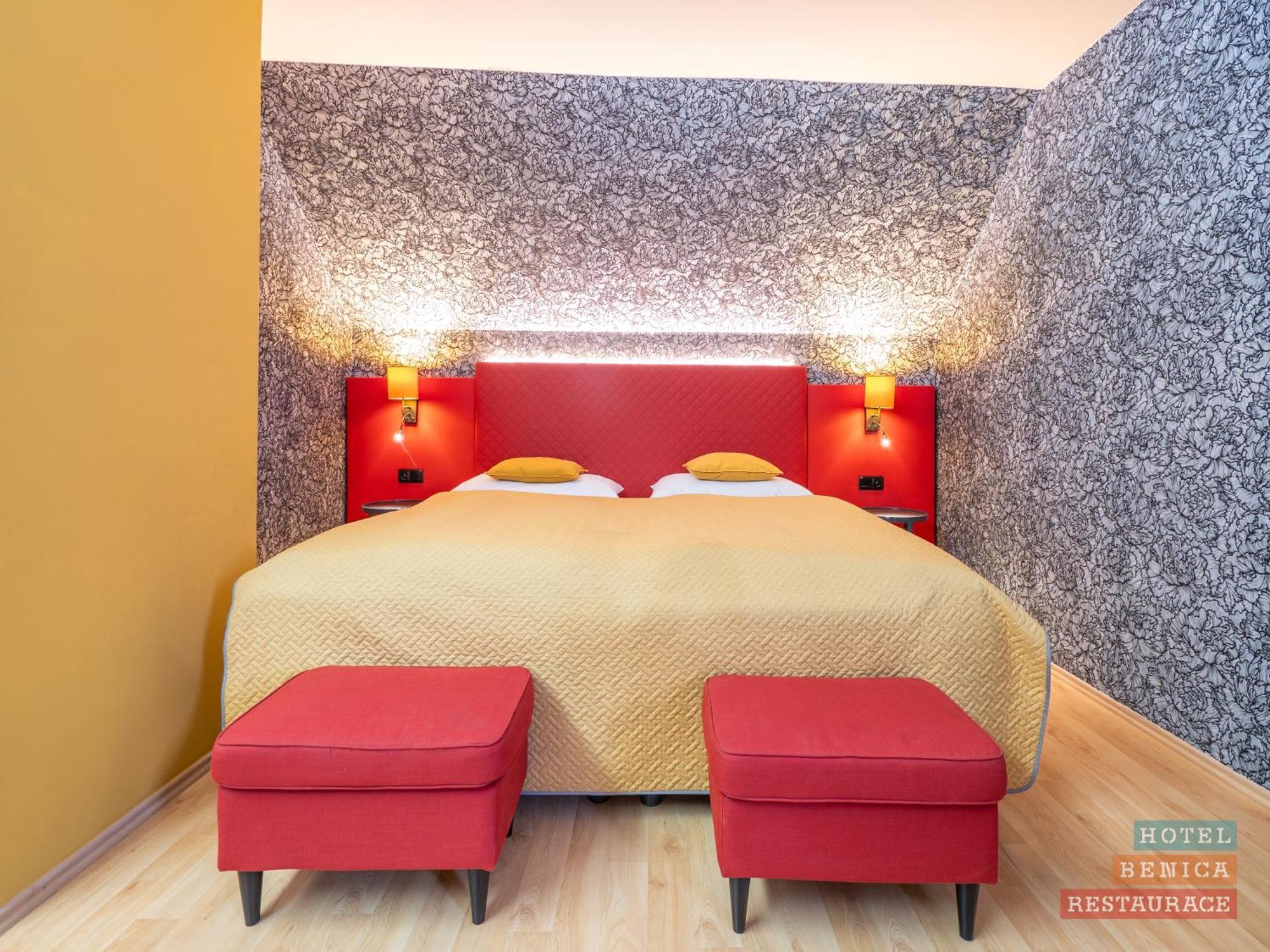 Hotel Benica เบเนชอฟ ภายนอก รูปภาพ