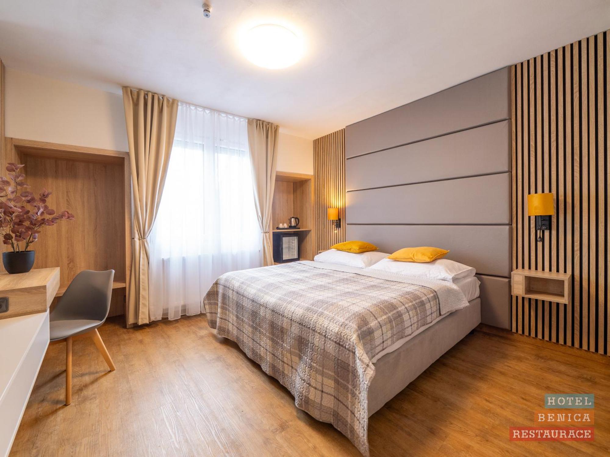 Hotel Benica เบเนชอฟ ภายนอก รูปภาพ