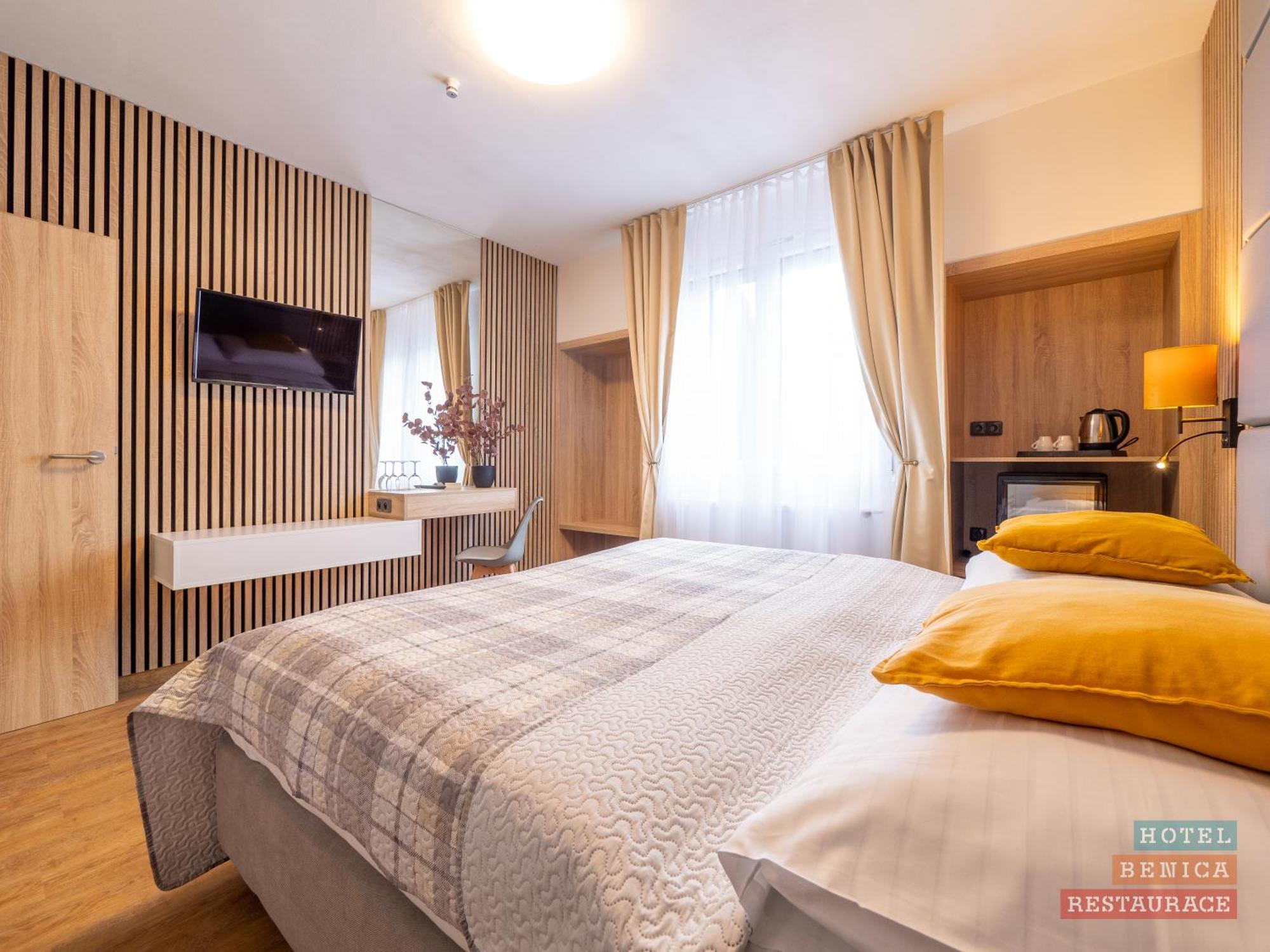 Hotel Benica เบเนชอฟ ภายนอก รูปภาพ