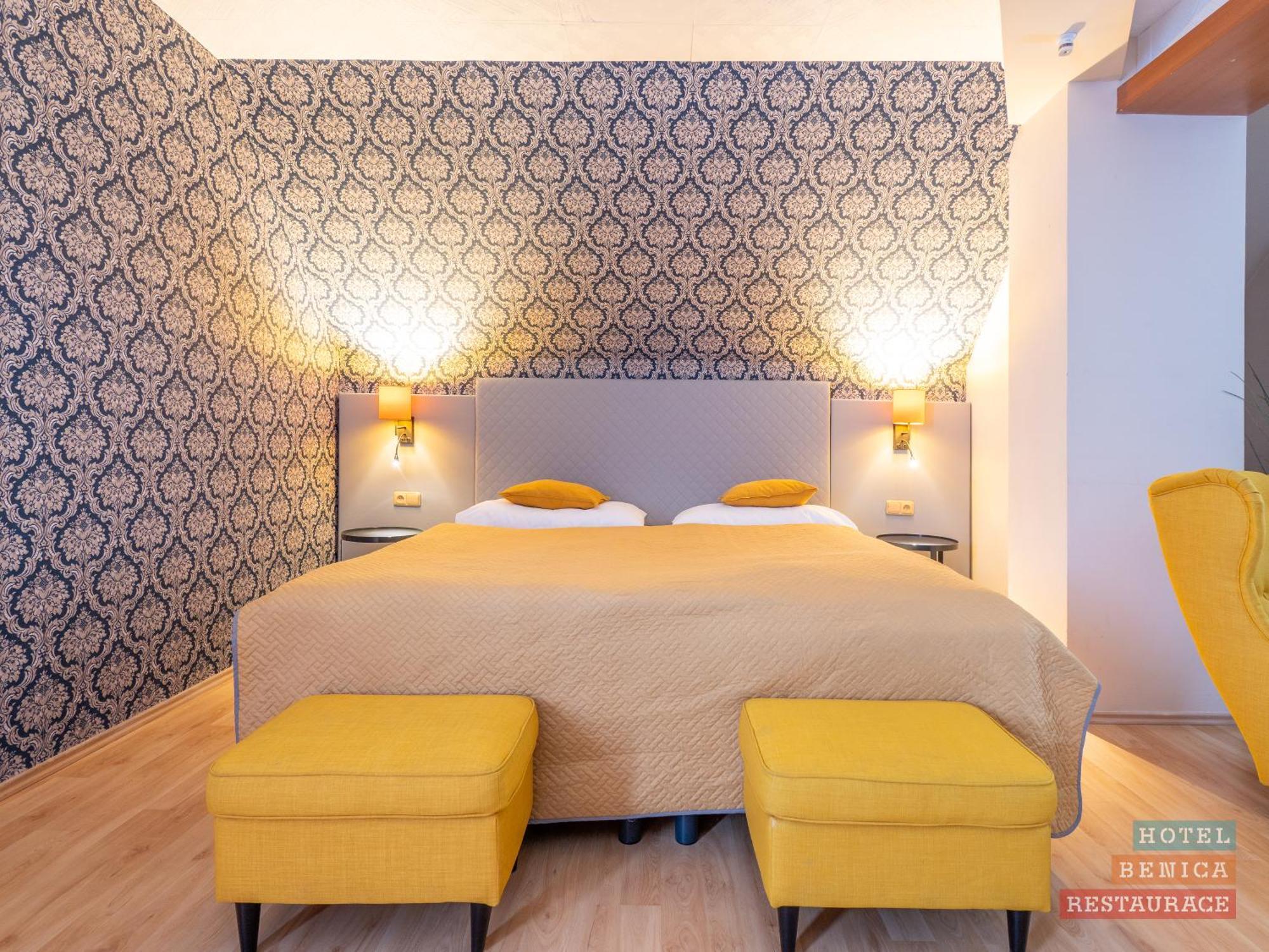 Hotel Benica เบเนชอฟ ภายนอก รูปภาพ