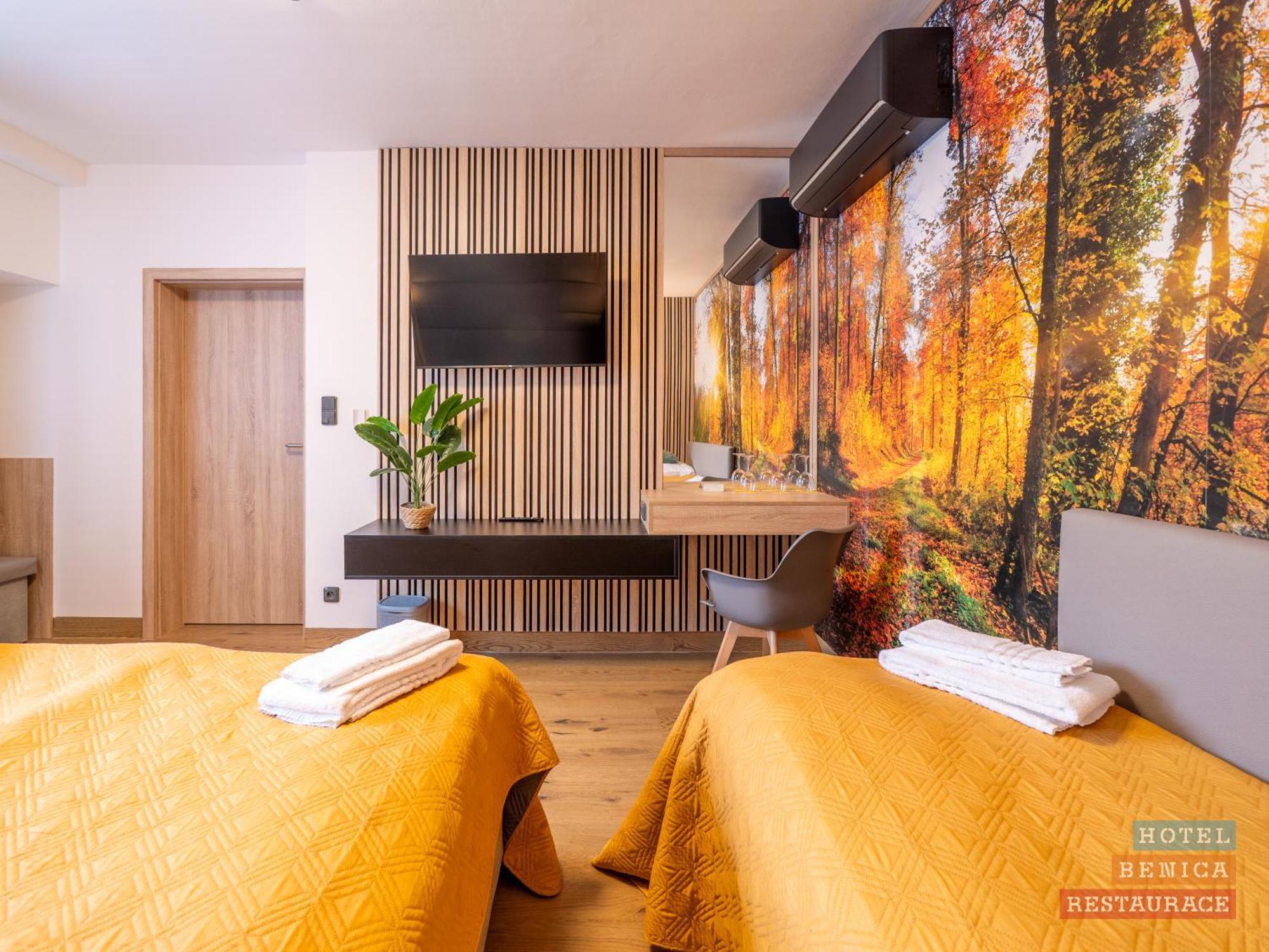 Hotel Benica เบเนชอฟ ภายนอก รูปภาพ