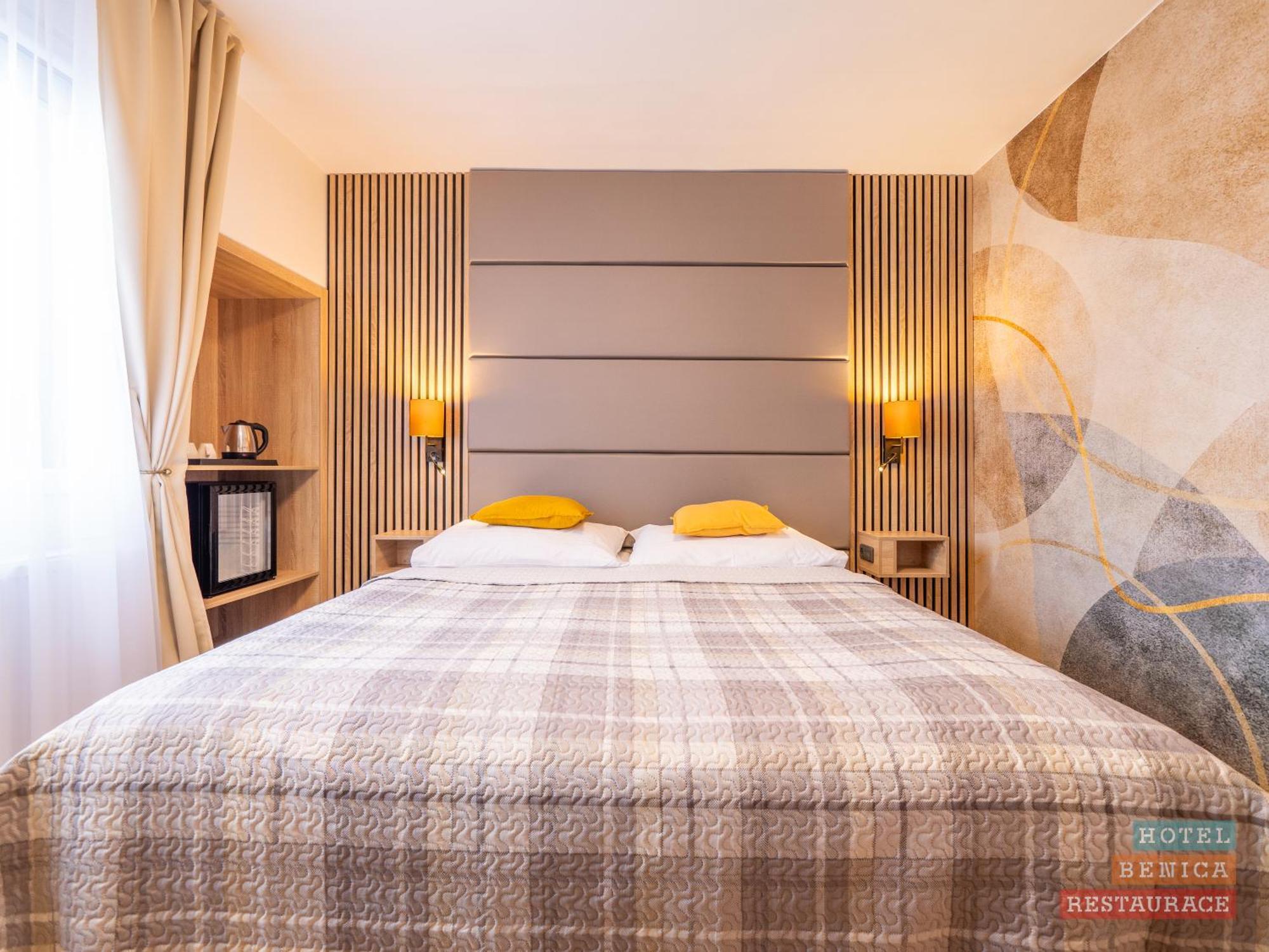 Hotel Benica เบเนชอฟ ภายนอก รูปภาพ