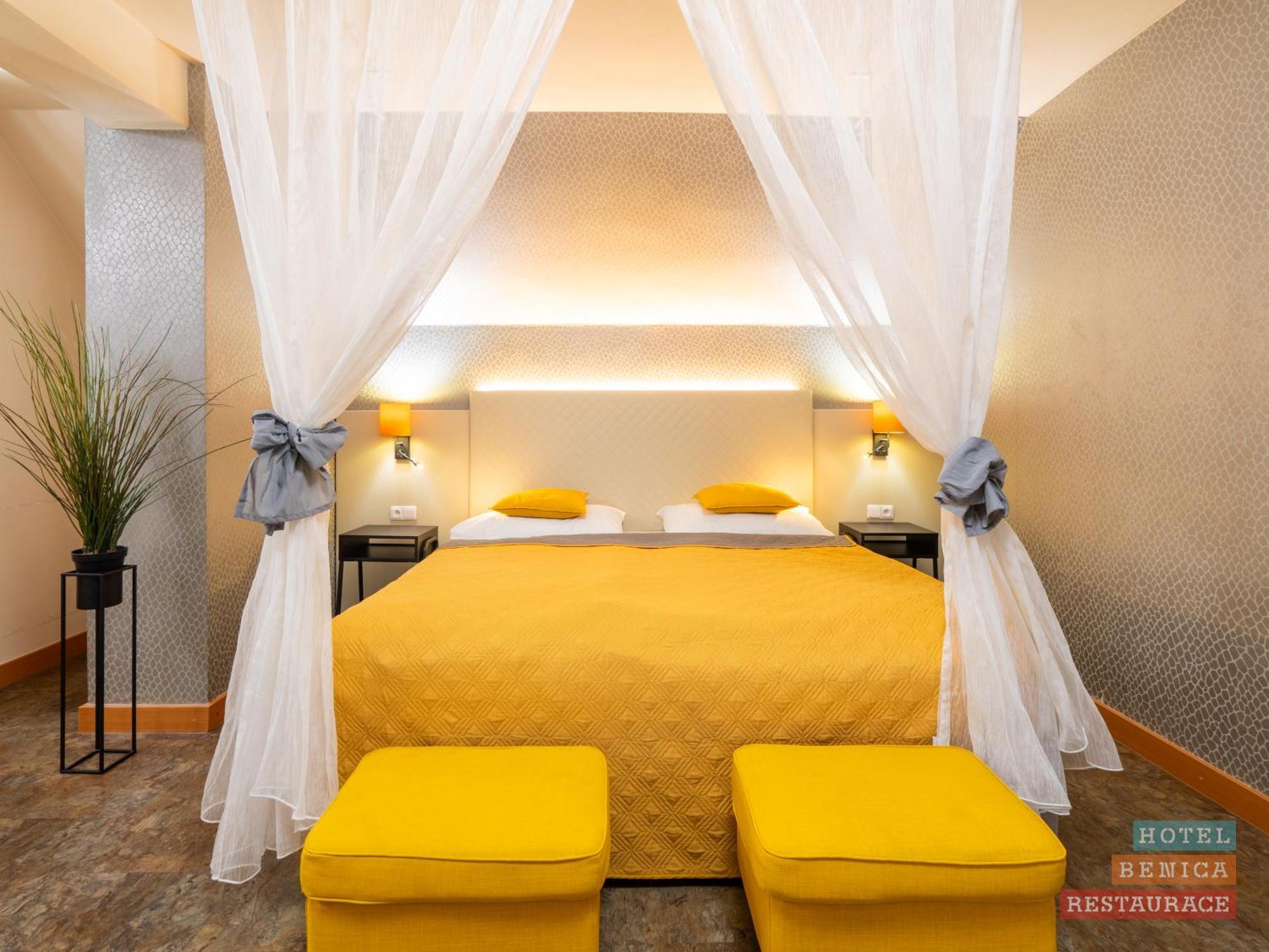 Hotel Benica เบเนชอฟ ภายนอก รูปภาพ
