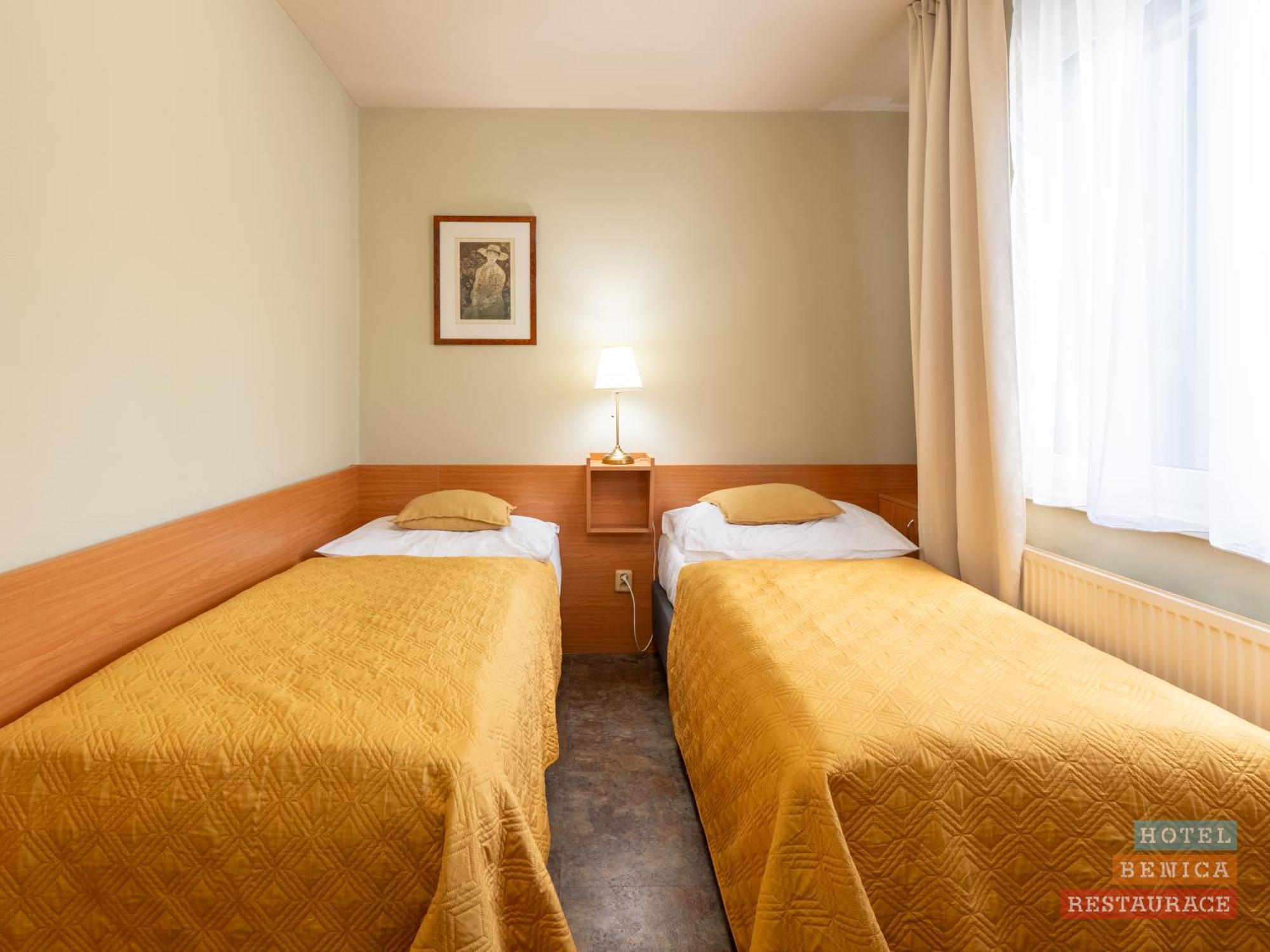 Hotel Benica เบเนชอฟ ภายนอก รูปภาพ