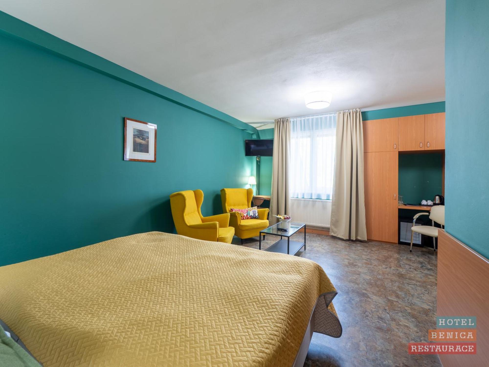 Hotel Benica เบเนชอฟ ภายนอก รูปภาพ
